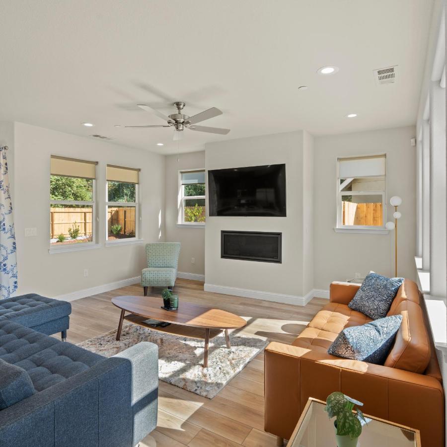 Newly Built Murphys Modern Retreat Exterior photo